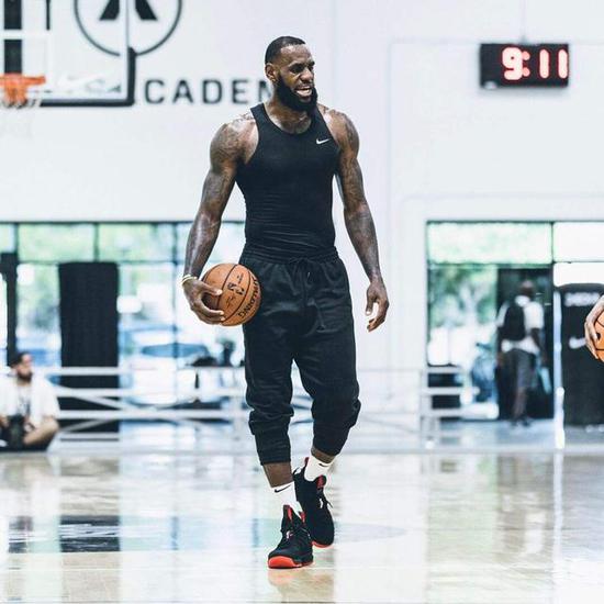 对阵三后卫 对阵三后卫